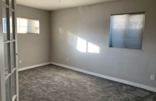 4956 N Umatilla St Gallery 2