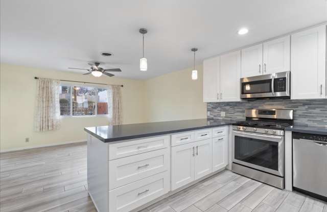 10602 Helendale Avenue photos photos