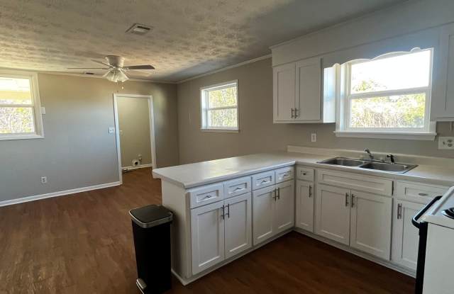 429 Old Anderson Road - Remodeled - Convenient Location Gallery 4