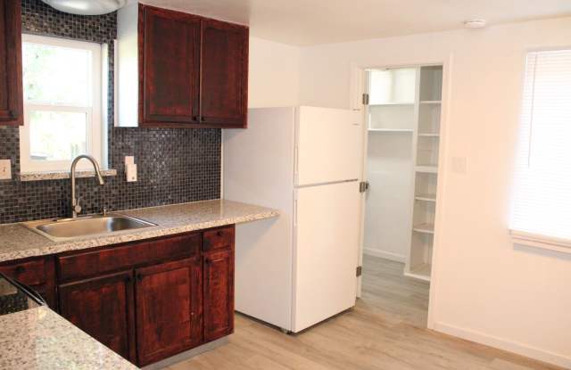 Two Bedroom, Two Bathroom House with Laundry Room in Antioch Gallery 4