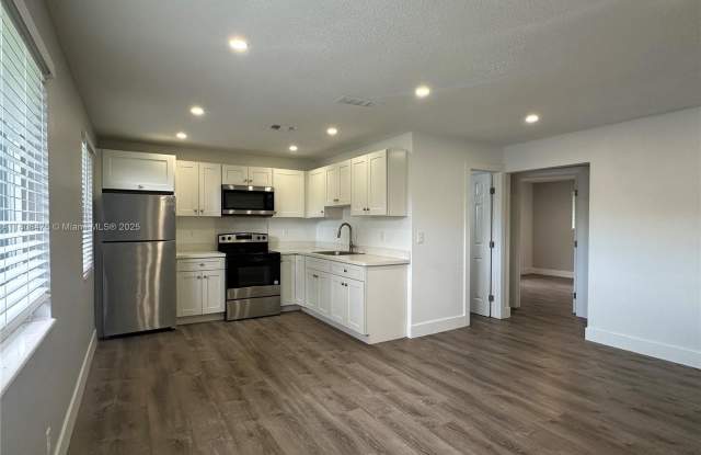 5911 NE 18th Ave photos photos