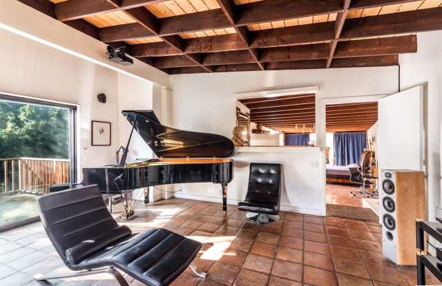 2366 Nichols Canyon Road Gallery 2