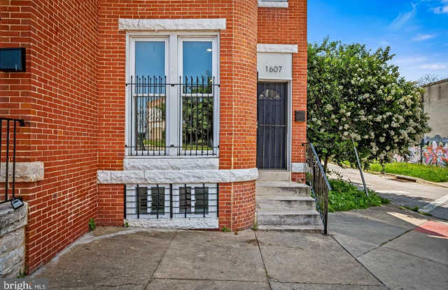 1607 CLIFTON AVE photos photos