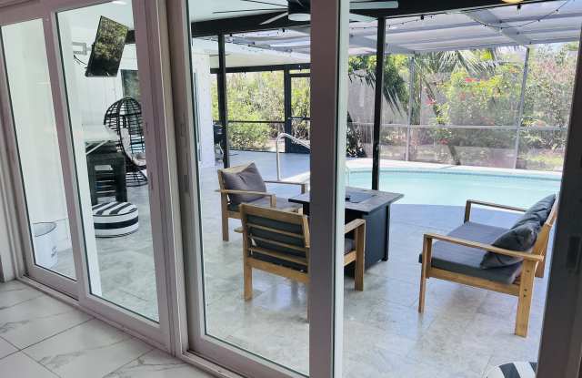 4439 Parrot Ave photos photos