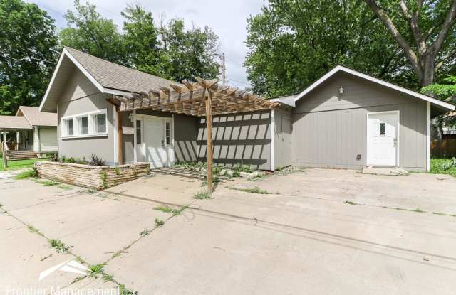 Comfortable 3 bedroom house located in quiet part of Manhattan photos photos