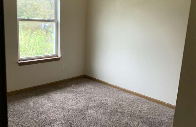 1035 Linn Drive - 1 Gallery 2