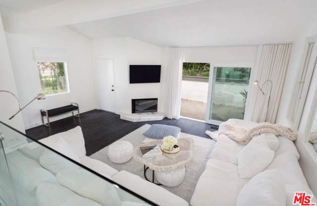1742 PALISADES Drive Gallery 2