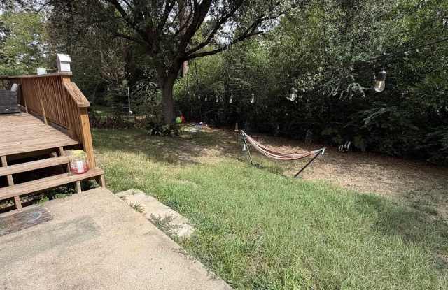 2216 Crestwood Dr Gallery 4