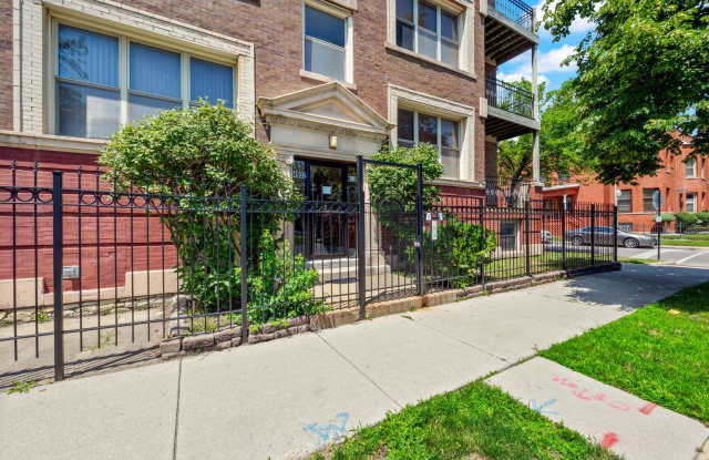 4902 S Forrestville Avenue Gallery 2