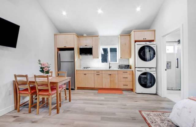 Charming studio in Garden Grove, Available now! photos photos
