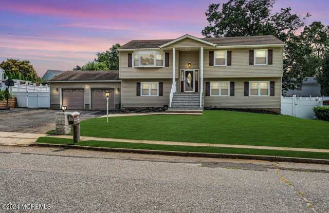 107 Lonny Court - 107 Lonny Court, Toms River, NJ 08753