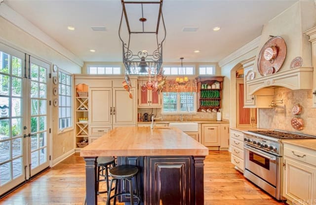 2641 Vista Drive - 2641 Vista Drive, Newport Beach, CA 92663