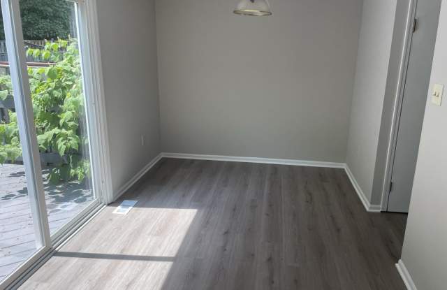 9412 CHIPPENHAM Drive Gallery 4