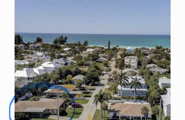 7704 Palm Drive Gallery 1