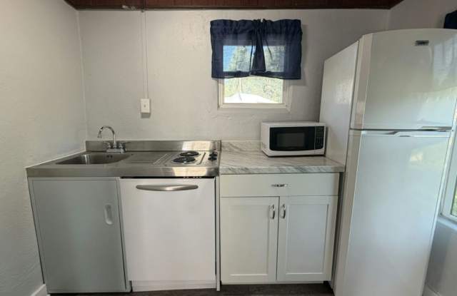 14035 W River Road Cabin B Gallery 3