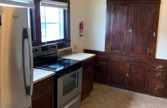 Great 4 Bed Home! Charming Original Wood Features! (can house 5) **August 2027** Gallery 3