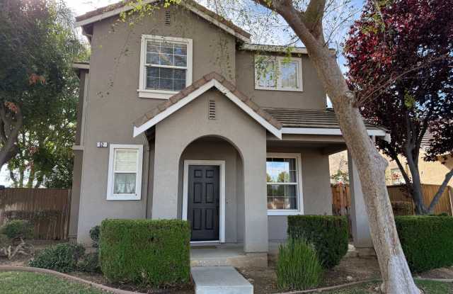 Enjoy the best of Brentwood—just minutes from home. photos photos