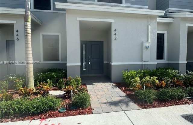 442 NE 12th St photos photos