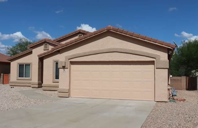 Beautiful gated community three bedroom two bathroom! - 4312 West Nash Bend Place, Pima County, AZ 85745