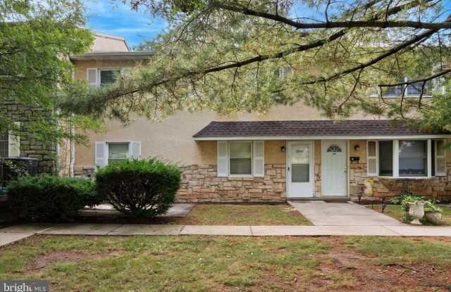 2205 WHITPAIN HILLS photos photos