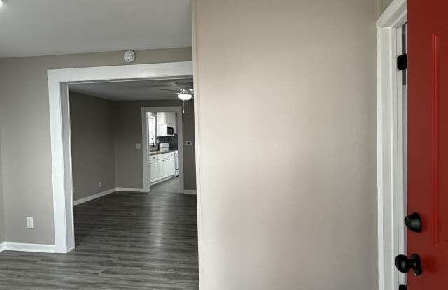1412 North Harris Avenue Gallery 4
