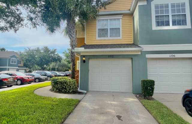 Beautiful 3 Bed 2.5 Bath Gated Townhome for Rent in Sanford, FL! REGENCY OAKS!!! - 1102 Levensor Court, Sanford, FL 32771