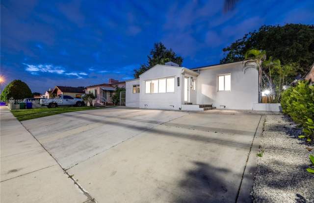 2729 SW 18th St photos photos