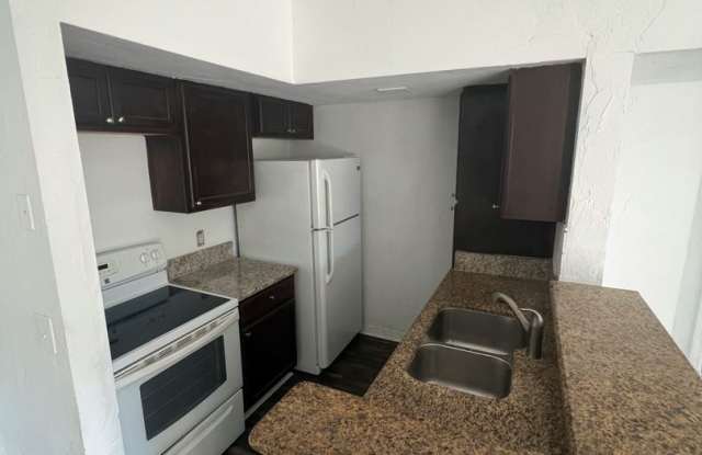 $500 OFF FIRST MONTH - LAMINATED FLOOR 2/2 CONDO! BEST LOCATION photos photos