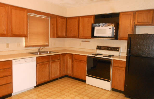 1270 Ridgewood Court Gallery 2