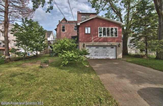 533 Quincy Avenue Gallery 4