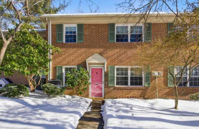 Two-Bedroom Townhouse Near Bus Line – Pet Friendly photos photos