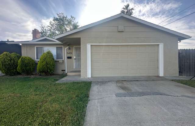 Recently Updated 4 Bedroom Home with Yard photos photos