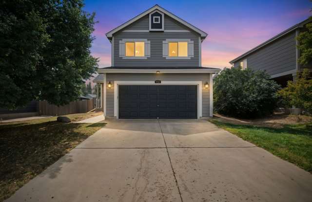 Updated 4-bed, 3.5 Bath, 2-Car Home in Settlers Village Gallery 1