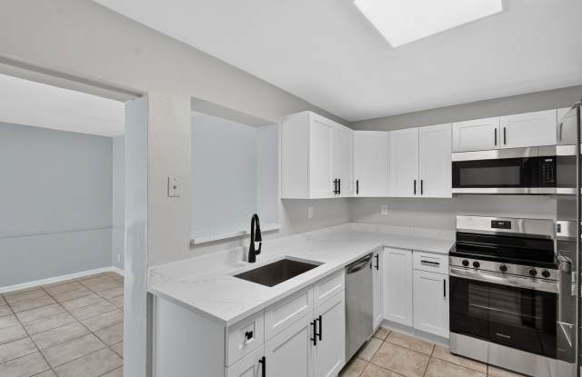 Move In Today with Ease — Only First Month’s Rent + Security Deposit Needed! Gallery 4