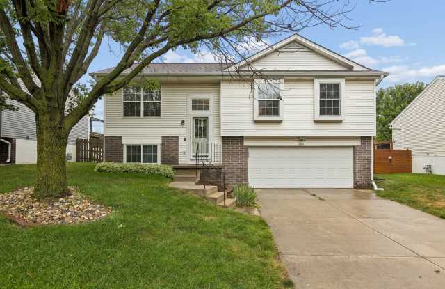 3 Bedroom home with massive deck! photos photos