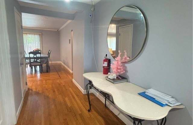 7420 Hesperia Gallery 2