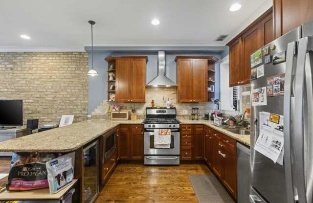 5219 Winthrop Gallery 2