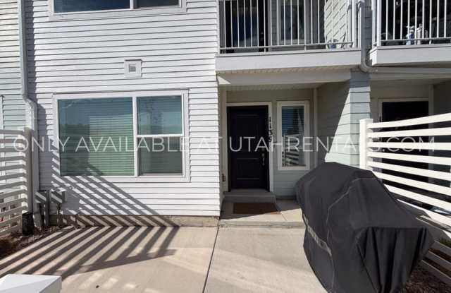 1139 E Hatch Row Gallery 3