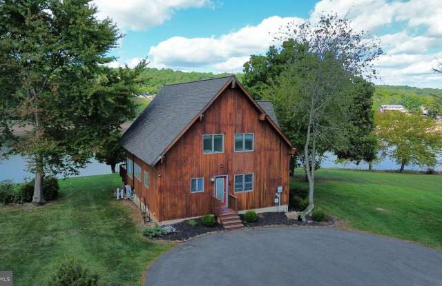 832 CAYUGA CV Gallery 1