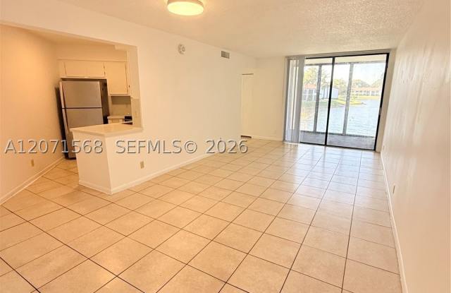 210 Lake Pointe Dr Gallery 3