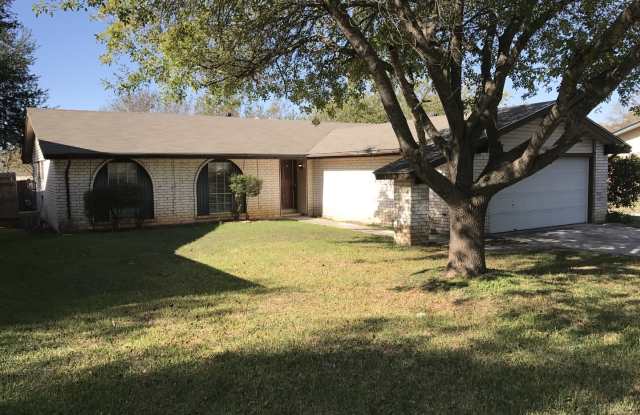 NICE 3 BR IN NEISD W/ EASY ACCESS TO 1604, 35, RANDOLPH AFB, FT. SAM,  SHOPPING*SPACIOUS LIVING AREA WITH FIREPLACE - 14227 Ridge Meadow Drive, San Antonio, TX 78233