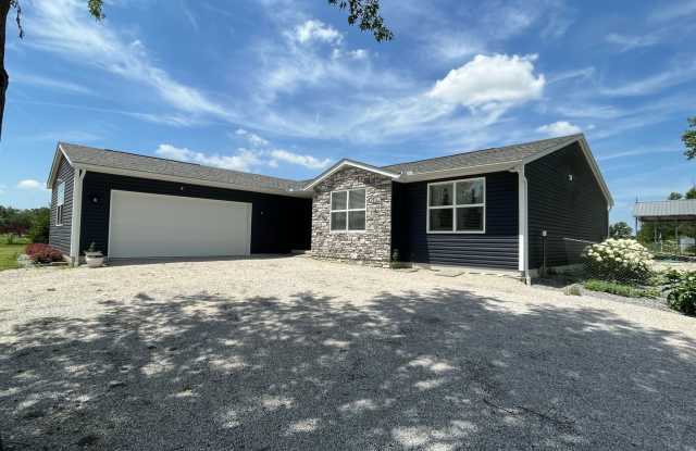 Charming Rural Retreat in Richwood-Lawn Care  Fiber Internet Included! photos photos