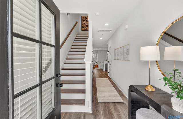 500 Oval Avenue NW Gallery 2