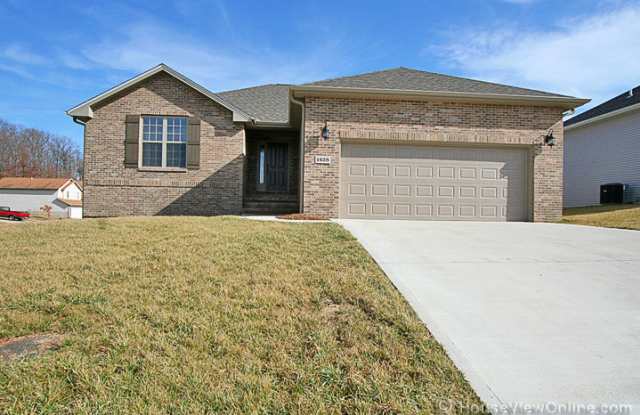 Beautiful Home In Cape - 1428 Holly Drive, Cape Girardeau, MO 63701