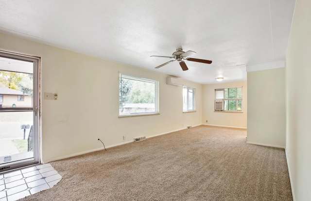 Spacious 3 Bedroom Near Olde Town Arvada with Private Yard Gallery 3