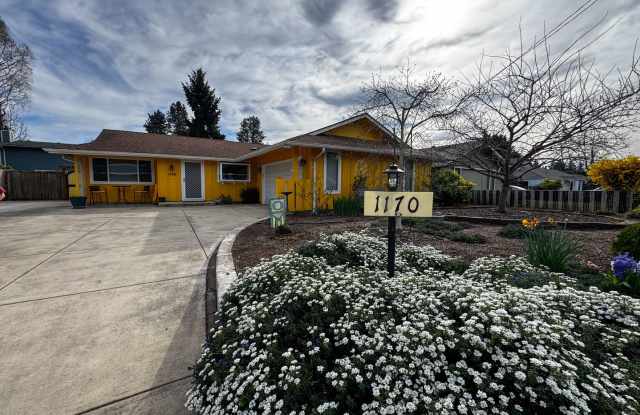 Charming 3 Bedroom Home with Beautiful Backyard  RV Parking photos photos