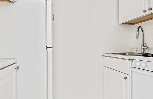 44 E 65th St Apt 3A - 44 East 65th Street, New York City, NY 10065