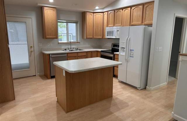 Three Bedroom - Low maintenance, west-end, living! photos photos