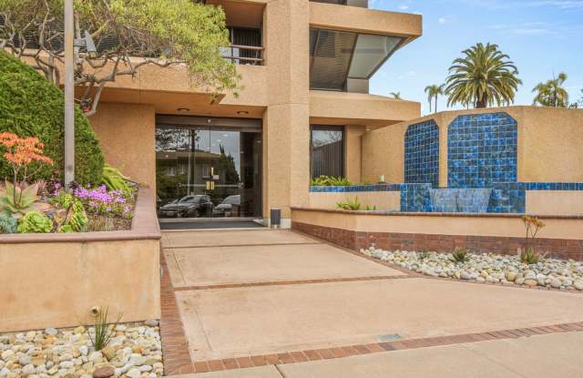 RARE 3BR WITH 2 BALCONIES + BAY VIEWS – SAVE $2,750! Gallery 4