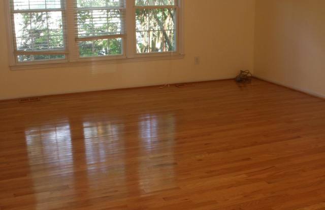 8606 DELLWAY LANE Gallery 4